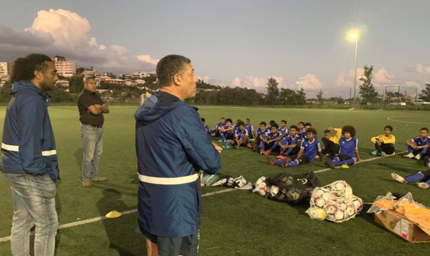 DO KAMO reçoit sa dotation FCF en matériel / Sections Sportives et Scolaires Football DO KAMO reçoit sa dotation FCF en matériel / Sections Sportives et Scolaires Football