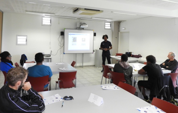 La Formation de Brevet de Moniteur de Football à l'étude / FCF - Réunion d'information le 5 sept. La Formation de Brevet de Moniteur de Football à l'étude / FCF - Réunion d'information le 5 sept.