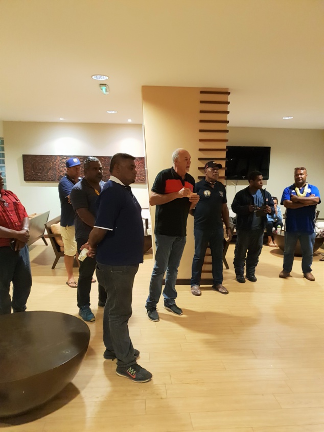 La coutume faite aux deux clubs finalistes de la Coupe 2020, ce samedi 31 octobre au Stade Numa Daly. Photo : FCF