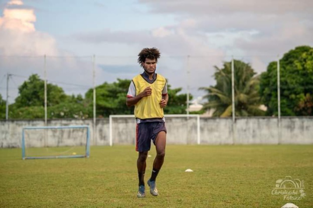 Pothin POMA fait parler sa puissance au milieu ou en défense dans le championnat tahitien, avec l'équipe emblématique de l'As Vénus Pothin POMA fait parler sa puissance au milieu ou en défense dans le championnat tahitien, avec l'équipe emblématique de l'As Vénus