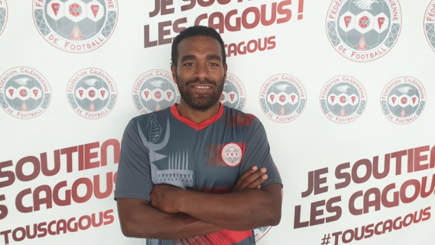 Maillot Gris de la Nouvelle-Calédonie, porté ici par Joël WAKANUMUNE