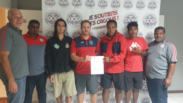 Les clubs de Super Ligue Futsal étaient eux aussi récompensés ce vendredi, au siège de la FCF. Les clubs de Super Ligue Futsal étaient eux aussi récompensés ce vendredi, au siège de la FCF.