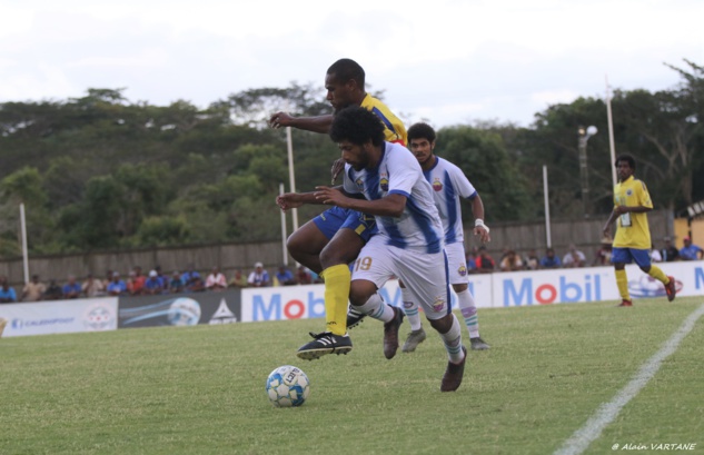 Joseph ATHALE dispute actuellement sa troisième saison sous les couleurs du club nordiste de Hienghène. Crédit Photo : Alain VARTANE Joseph ATHALE dispute actuellement sa troisième saison sous les couleurs du club nordiste de Hienghène. Crédit Photo : Alain VARTANE