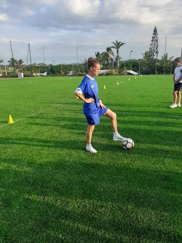 Marjorie POUYE, ici en séance terrain et théorique lors de la formation BMF 2021. Marjorie POUYE, ici en séance terrain et théorique lors de la formation BMF 2021.