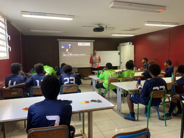 Professeur de métier, Bertrand Brial s'investit également au niveau de la CFA, notamment en tant que dispensant des Formations d'Arbitrage en Nouvelle-Calédonie. Professeur de métier, Bertrand Brial s'investit également au niveau de la CFA, notamment en tant que dispensant des Formations d'Arbitrage en Nouvelle-Calédonie.