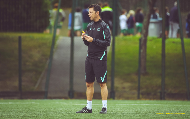 Après onze ans passés au FC NANTES, le coach SIDANER a pris la tête de la Sélection cagou samedi dernier au Vanuatu. Après onze ans passés au FC NANTES, le coach SIDANER a pris la tête de la Sélection cagou samedi dernier au Vanuatu.