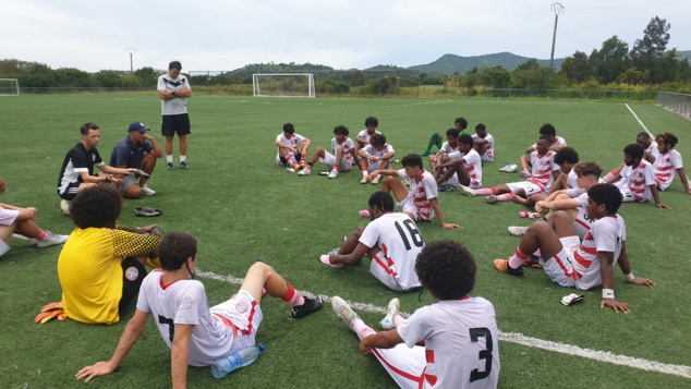 La Sélection U17 de Nouvelle-Calédonie, ici en préparation pour les Qualifications océaniennes (janvier 2023) à la Coupe du Monde U17 de la FIFA 2023. La Sélection U17 de Nouvelle-Calédonie, ici en préparation pour les Qualifications océaniennes (janvier 2023) à la Coupe du Monde U17 de la FIFA 2023.