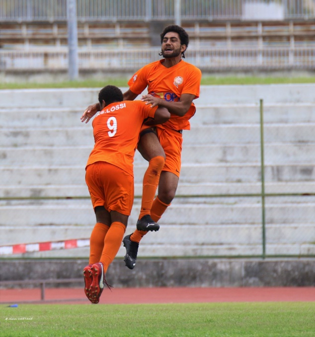Willy READ et Paul JONE, deux joueurs d'avenir du football calédonien et de Lössi. Willy READ et Paul JONE, deux joueurs d'avenir du football calédonien et de Lössi.