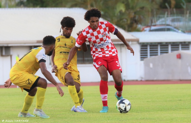 Marvin VENDEGOU, un des hommes forts de l'attaque de l'équipe de l'île des Pins. Marvin VENDEGOU, un des hommes forts de l'attaque de l'équipe de l'île des Pins.