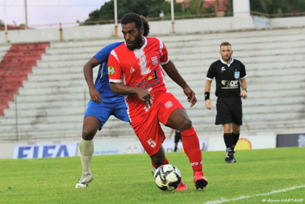 Crédit Photo : Alain VARTANE. Joël WAKANUMUNE et TIGA SPORT retrouvent la SUPER LIGUE, ce samedi.