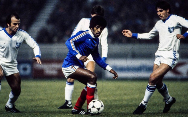 Jacques ZIMAKO, ici sous le maillot l'Equipe de France face à la Grèce en 1980. Crédit : Icon Sport/Alain de Martignac - source Le Parisien Jacques ZIMAKO, ici sous le maillot l'Equipe de France face à la Grèce en 1980. Crédit : Icon Sport/Alain de Martignac - source Le Parisien
