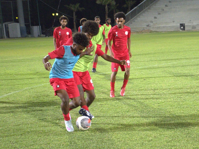 Première séance des U17 calédoniens (𝑎𝑝𝑟𝑒̀𝑠 2 𝑗𝑜𝑢𝑟𝑠 𝑑𝑒 𝑣𝑜𝑦𝑎𝑔𝑒) au Centre de formation du club d'AL-AIN FC (𝑒𝑛 𝑐𝑜𝑛𝑠𝑡𝑟𝑢𝑐𝑡𝑖𝑜𝑛)