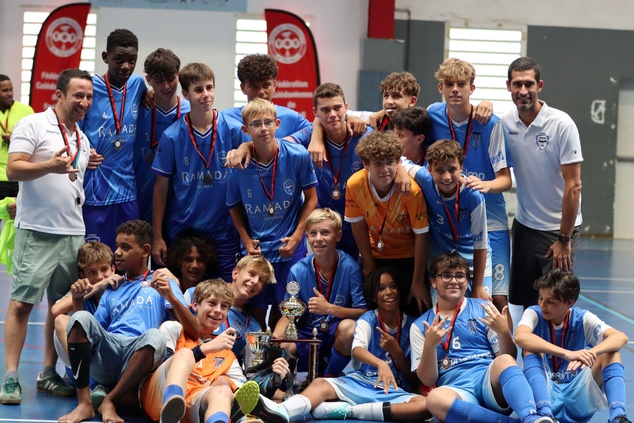 Les U15 garçons de l'Olympique à la fête. Les U15 garçons de l'Olympique à la fête.