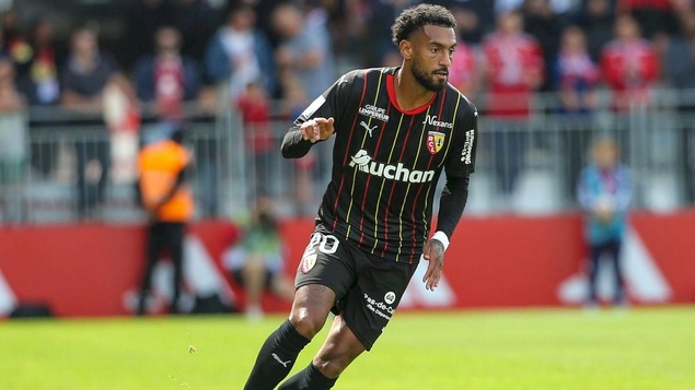 Angelo sous le maillot du RC LENS. Angelo sous le maillot du RC LENS.