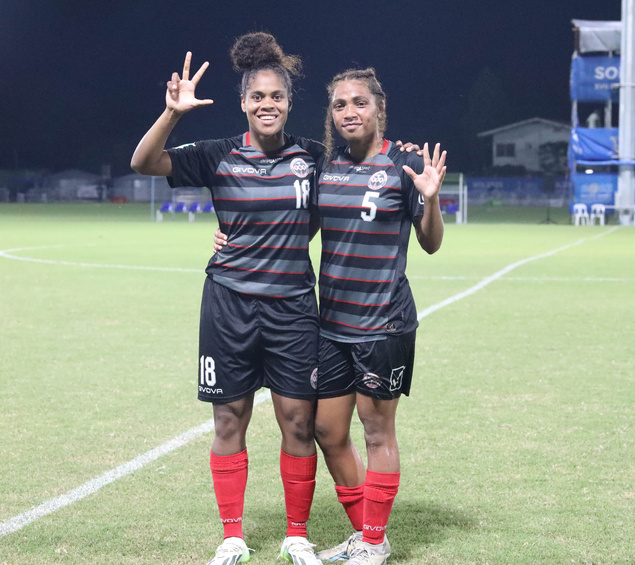 Les calédoniennes Kamène SIMANE (à droite) et Marie-Laure PALENE (à gauche) Les calédoniennes Kamène SIMANE (à droite) et Marie-Laure PALENE (à gauche)