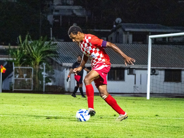 L'ESSOR DUMBEA a inscrit deux buts en cinq minutes dans le premier quart d'heure de jeu (10 et 15 èmes minutes).