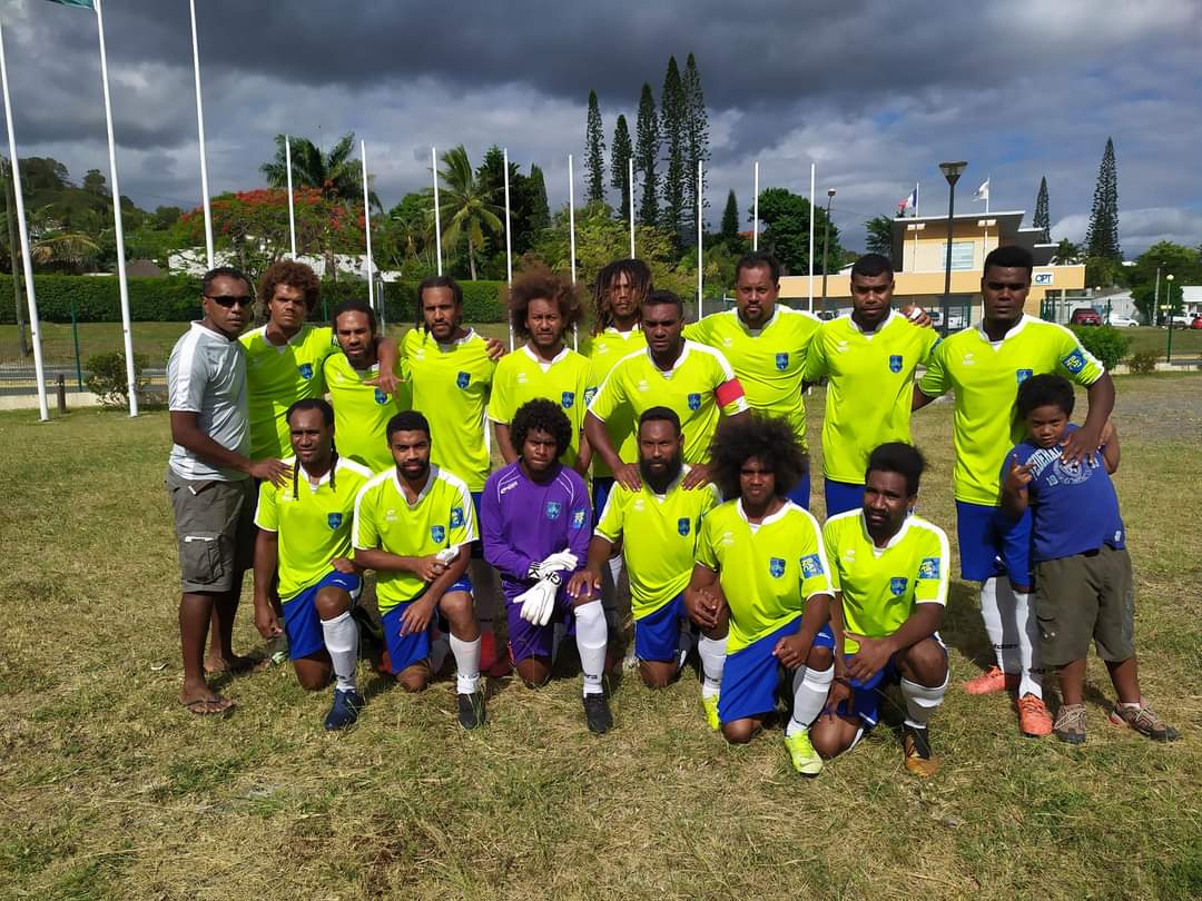 Félicitations à l'équipe de DUMBEA FCF, coachée par Francis WATRONE, qui accède à la Super Ligue 2021 après un parcours rondement mené en Play-Off Sud / Crédit photo : club de Dumbéa Fc