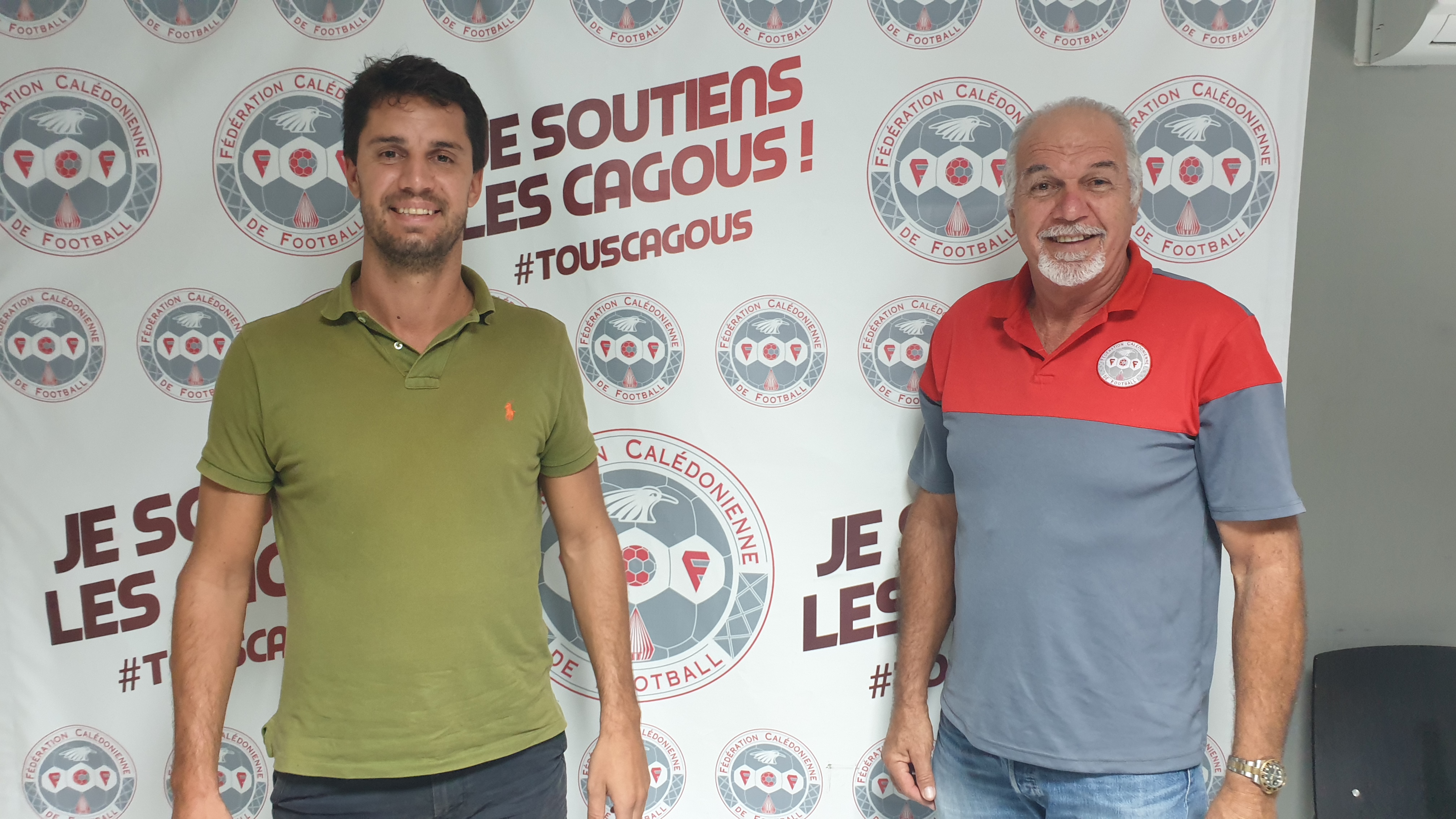 Bastien ANTOINE (à gauche), créateur du site FOOT NC, ici avec Gilles TAVERGEUX, Président de la FCF.
