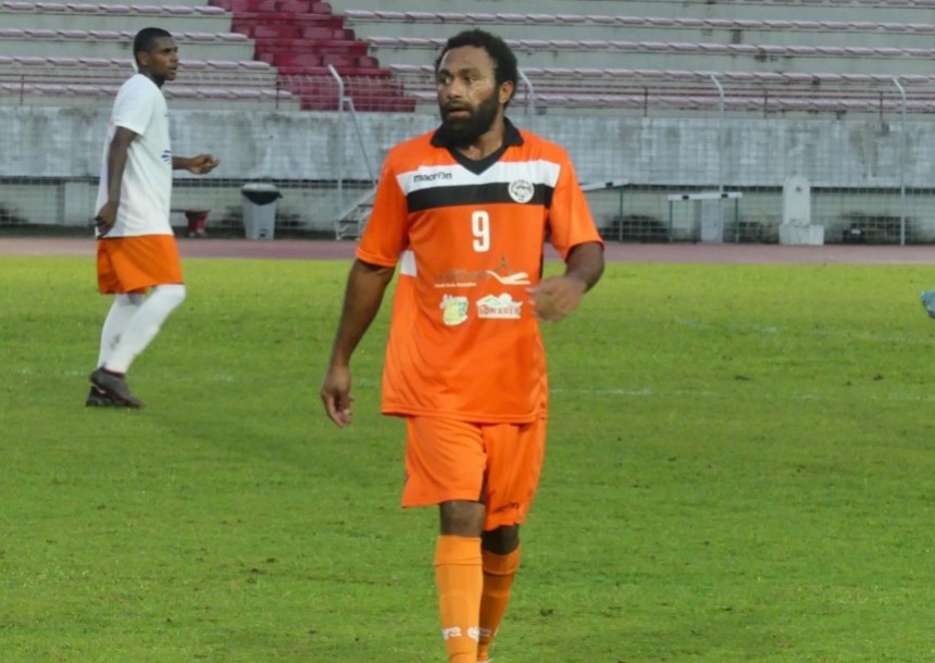 Crédit Photo : site FOOT NC / Partenaire média de la FCF / Le buteur de NE DREHU - Jordan WETRIA - et son équipe reçoivent le leader Hienghène ce samedi.