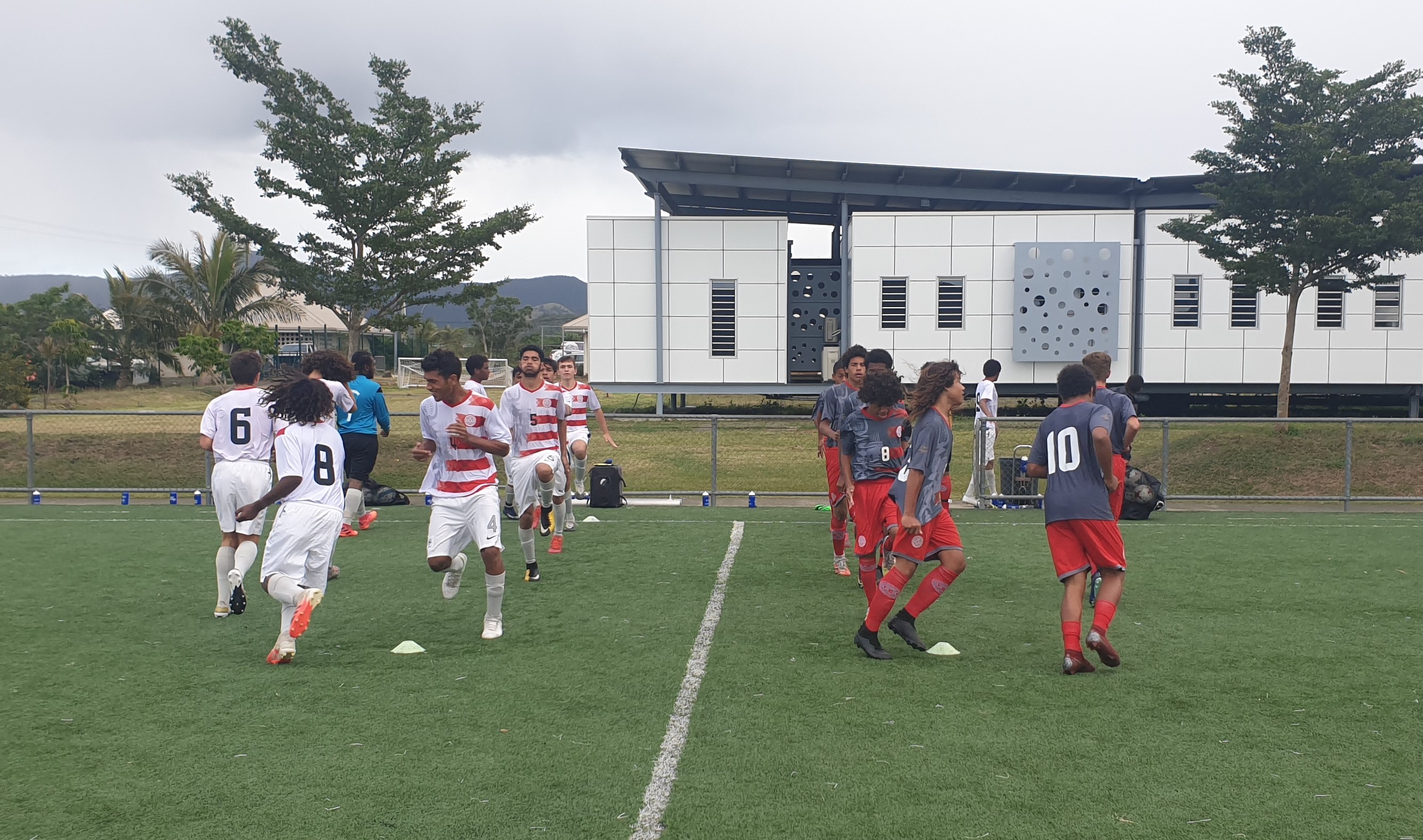 L'échauffement de la vingtaine de joueurs présents ce mardi au CTE... Avant les tests physiques.