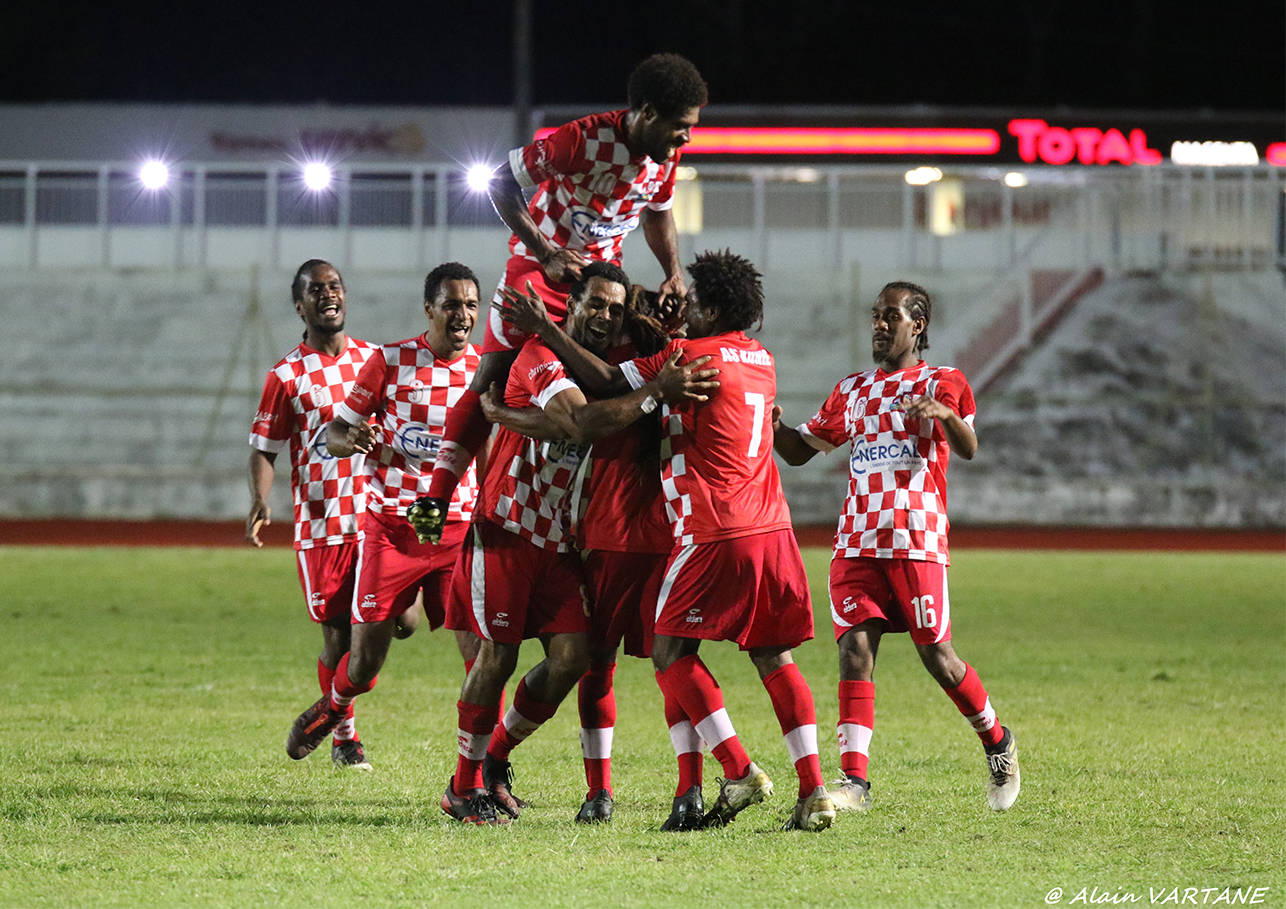 La force collective de l'As Kunié permet à la formation de l'Ile des Pins d'être pour l'instant classée quatrième du championnat Super Ligue 2021. Photo : ALAIN VARTANE