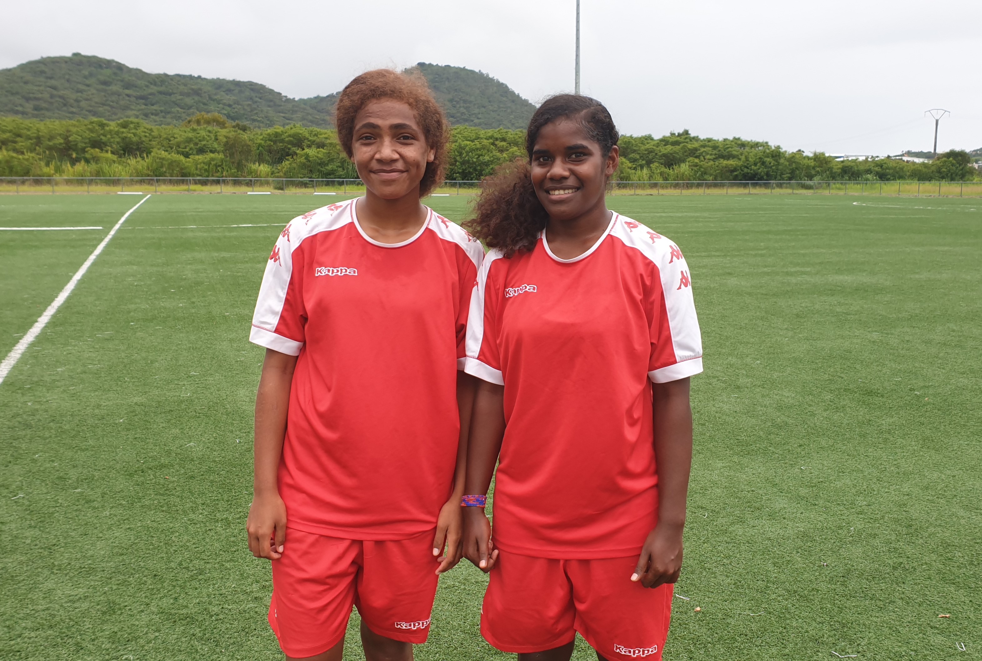 Kamène SIMANE (à gauche) et Haïma WASSIN (à droite) découvriront le Centre de Clairefontaine très prochainement, avec la Sélection de l'Outre-Mer et dans le cadre du Tournoi U15 Féminines FFF (1er-3 mars). Photo : FCF