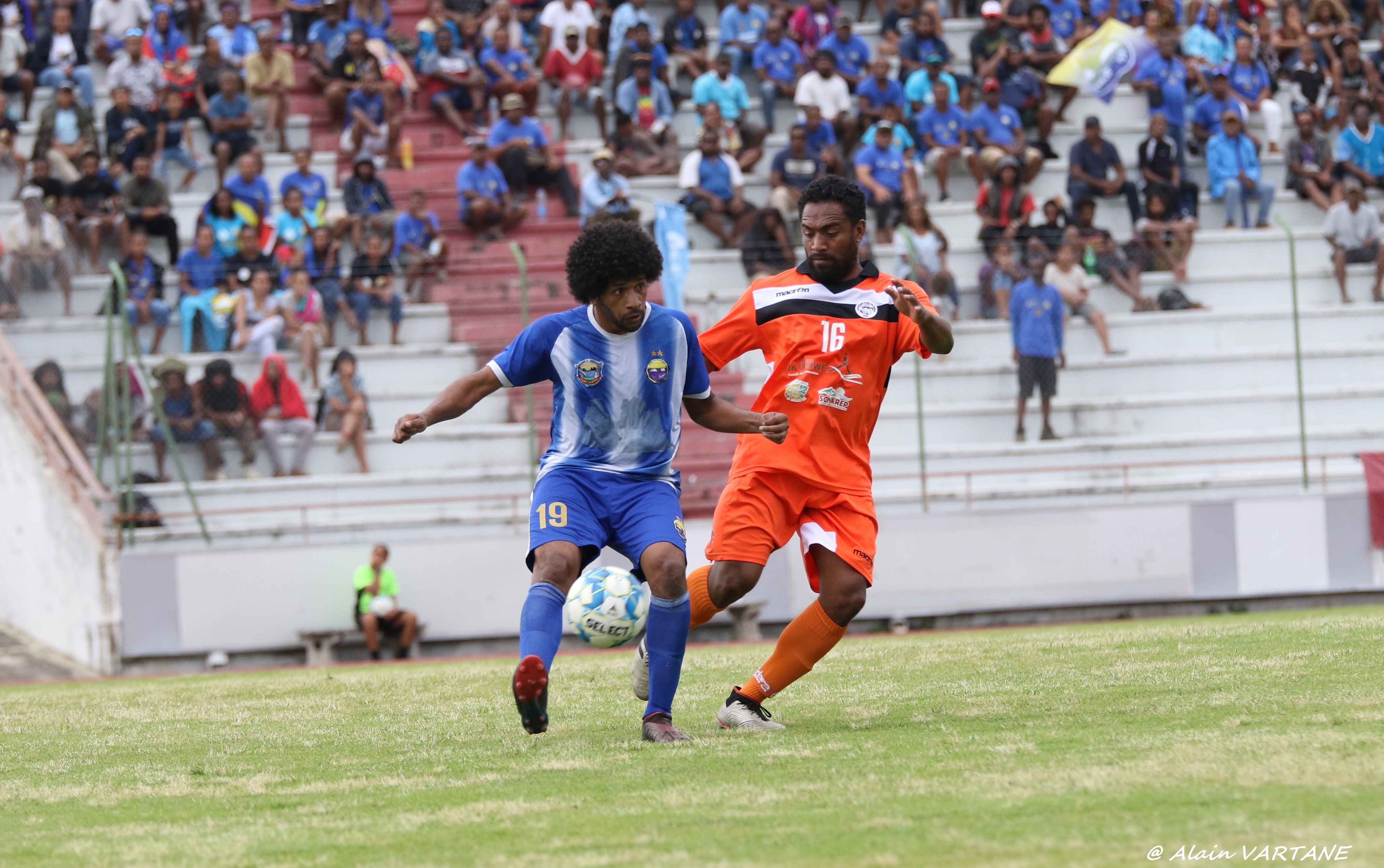 Hienghène et Ne Drehu, ici lors de la finale de la Coupe de Calédonie 2020 (Crédit Photo : ALAIN VARTANE).