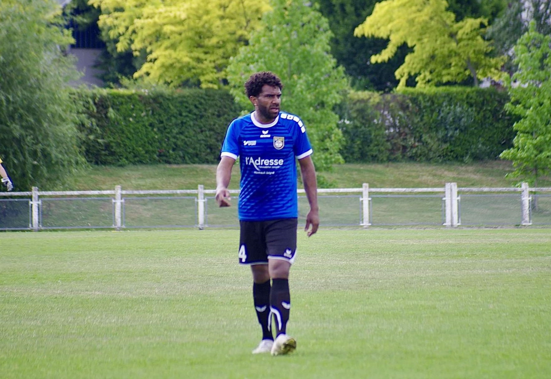 Crédit Photos : club de Montreuil-Juigné Football | Mickaël TIAOU, défenseur calédonien, évoluera en Régional 2 l'an prochain sous les couleurs du club de Montreuil-Juigné.