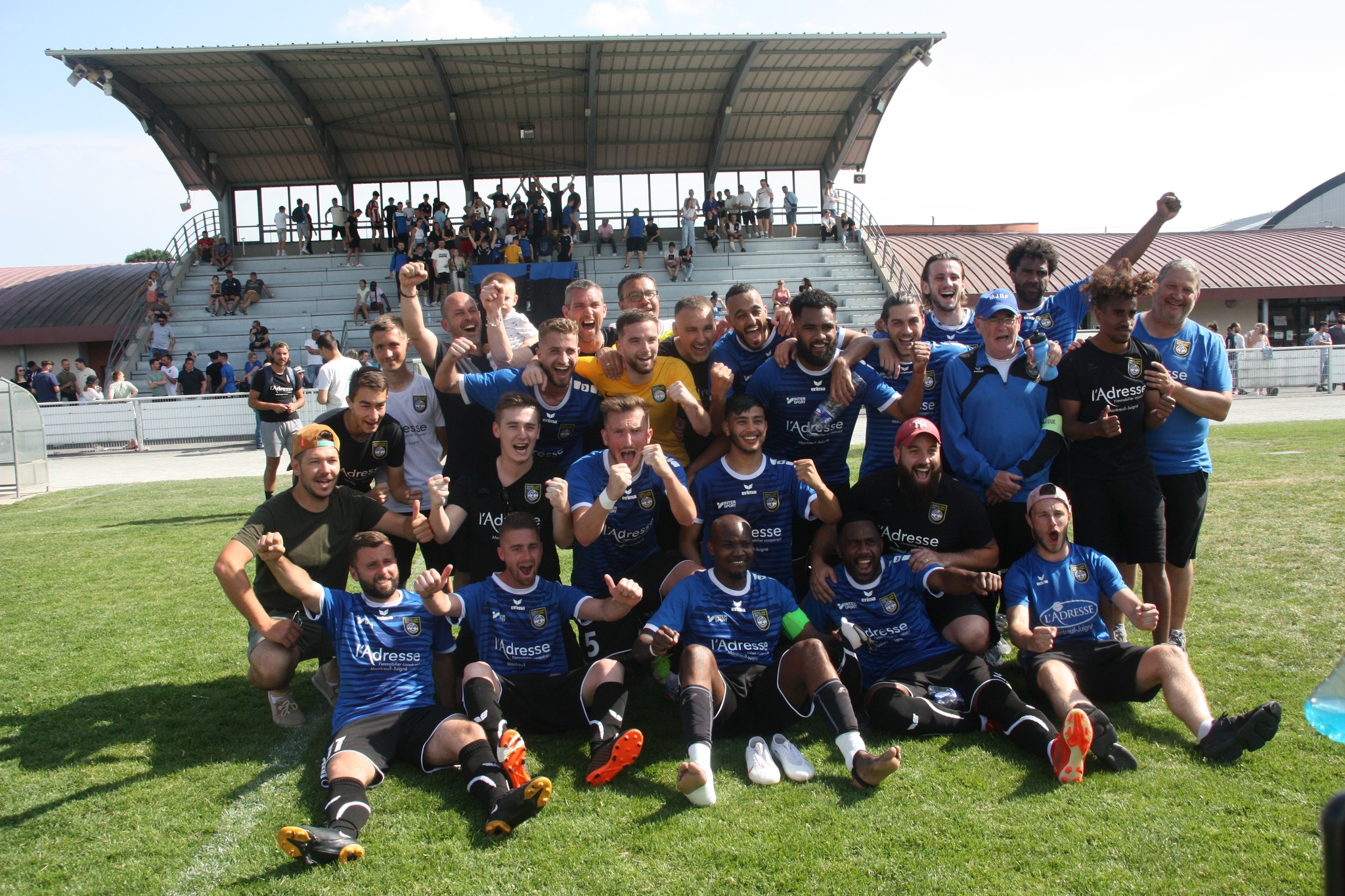 C'était jour de fête en cette mi-mai pour le club de Montreuil-Juigné et Mickaël TIAOU qui fêtaient leur montée en Régional 2.