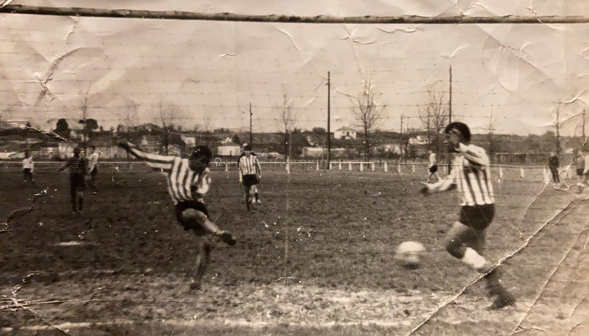 WAMOKA WACALIE, ici buteur en Coupe de France contre le FC NANTES de l'époque. Un exploit qui aura marqué sa jeune carrière, avant de devenir entraîneur par la suite lors de son retour au pays.