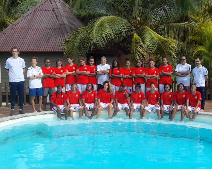 La Sélection A Féminine de Nouvelle-Calédonie, est en stage de préparation à LIFOU cette semaine, le tout à un mois environ de la Nation's Cup OFC. Crédit Photo : FCF