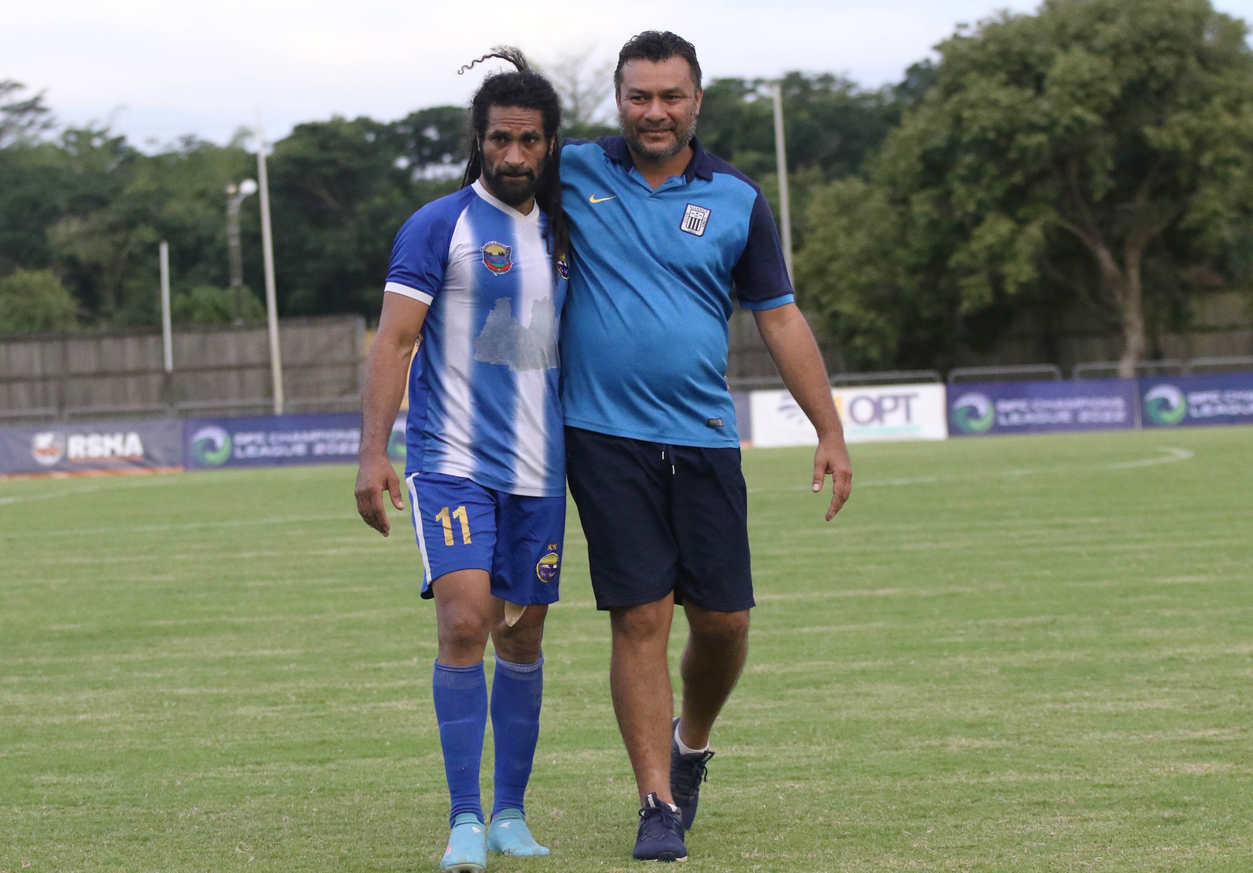 Crédit Photos : Alain VARTANE | Le coach Félix TAGAWA pourra à nouveau compter sur son capitaine Bertrand KAI lors de cette Ligue des Champions océanienne 2022, Hienghène devant faire face à plusieurs absents du côté d'Auckland.