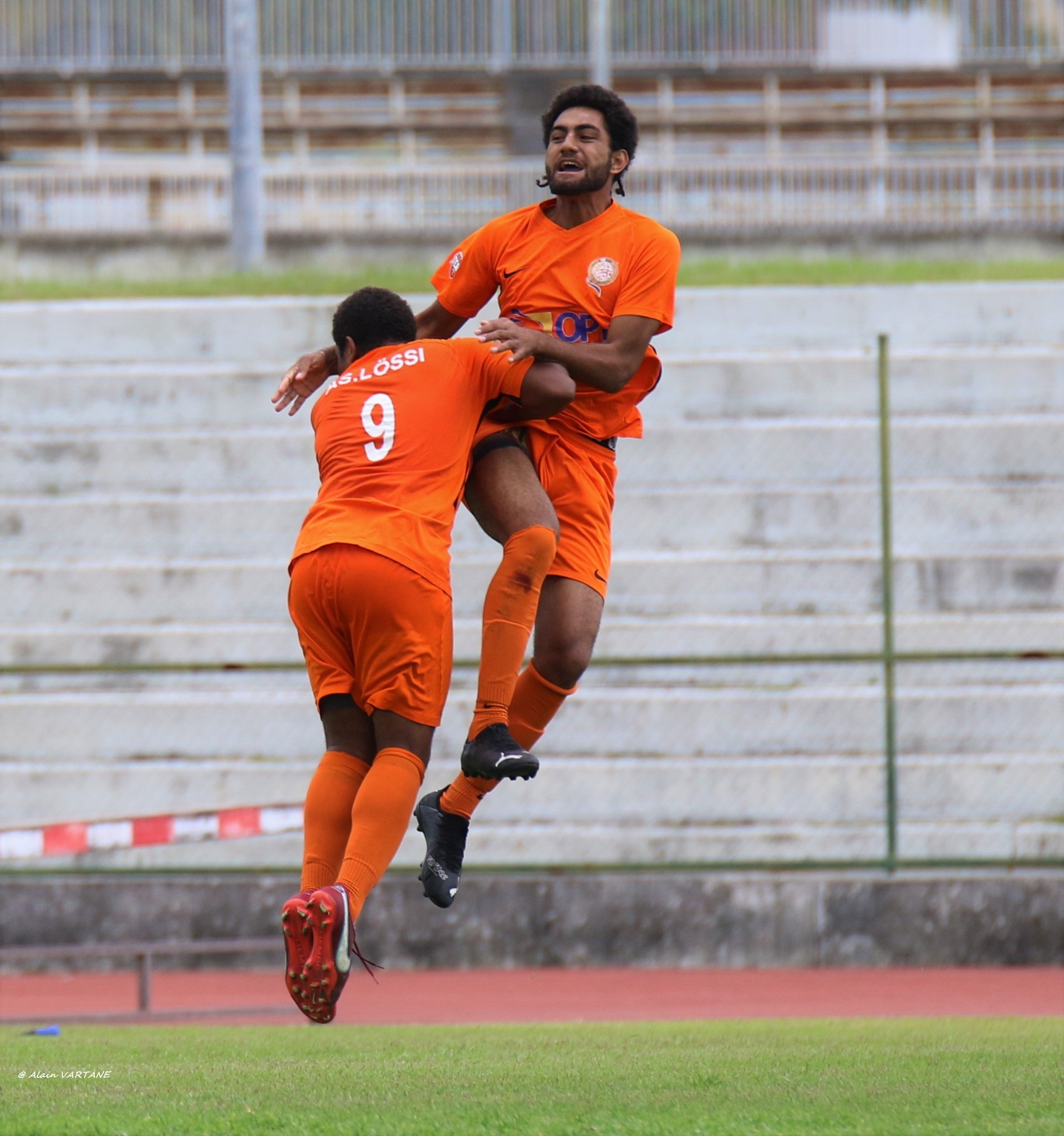 Willy READ et Paul JONE, deux joueurs d'avenir du football calédonien et de Lössi.