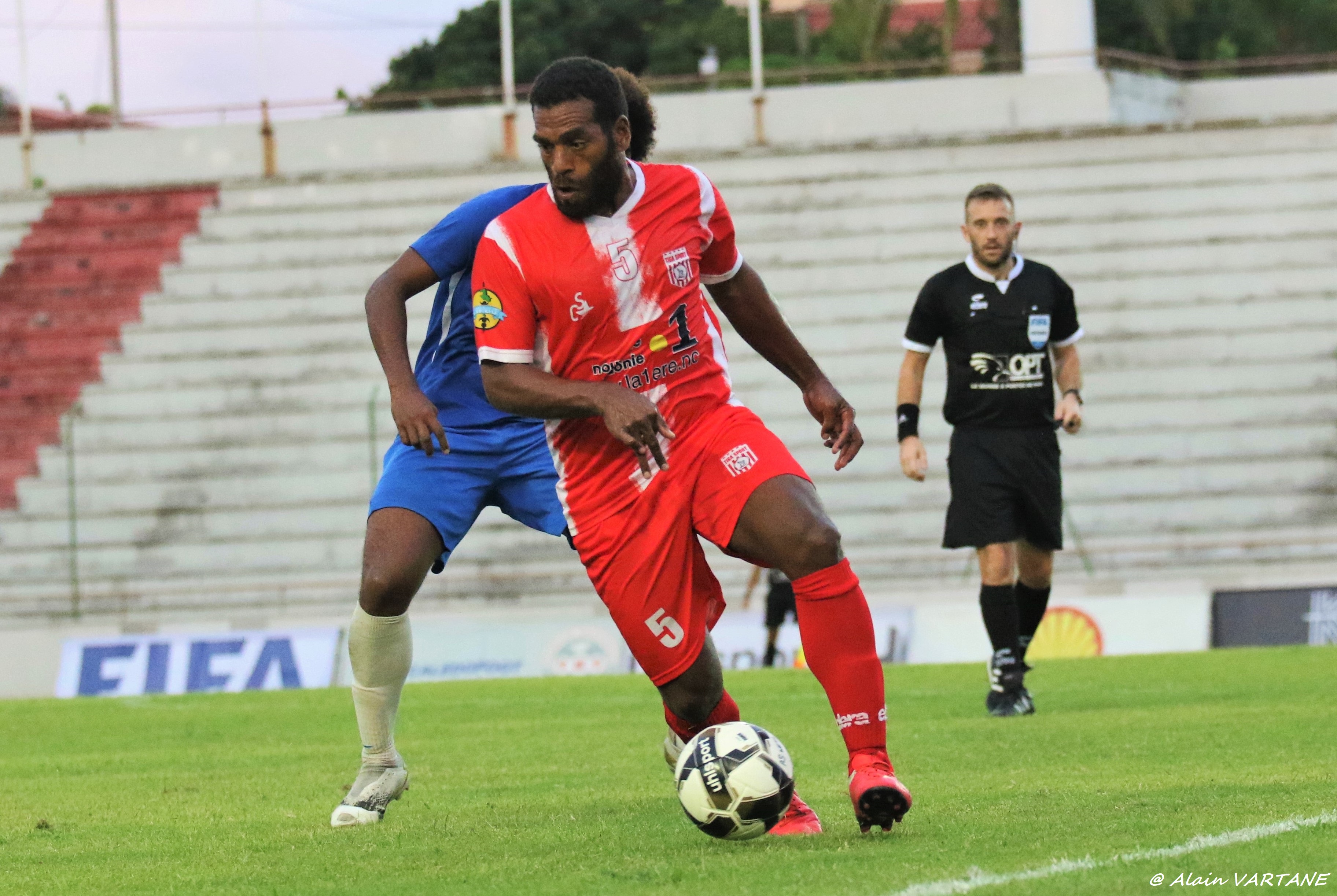Crédit Photo : Alain VARTANE. Joël WAKANUMUNE et TIGA SPORT retrouvent la SUPER LIGUE, ce samedi.