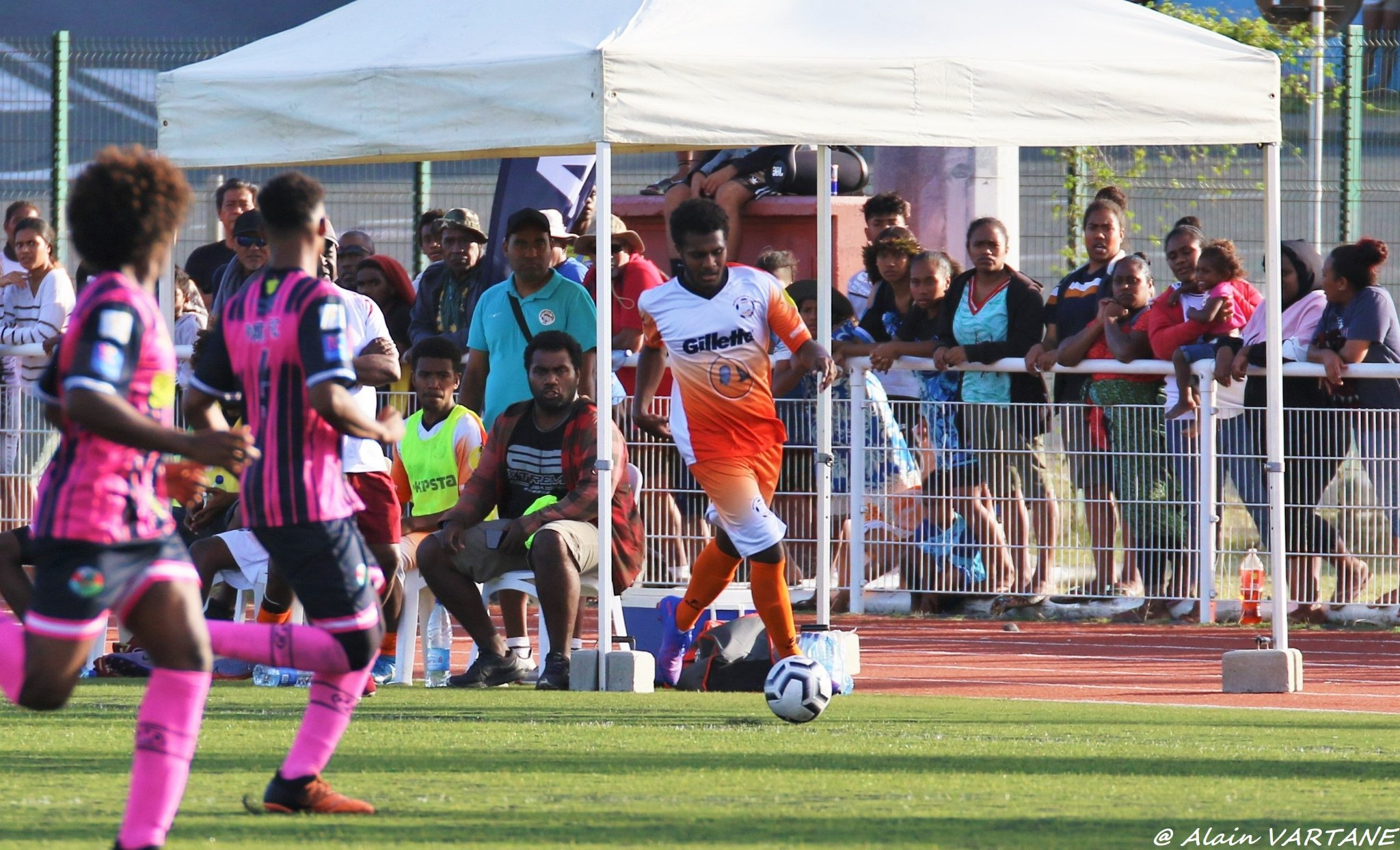 Crédit Alain VARTANE | Le SC NE DREHU, ici lors de la finale U18 2022, est toujours en course pour garder le trophée.