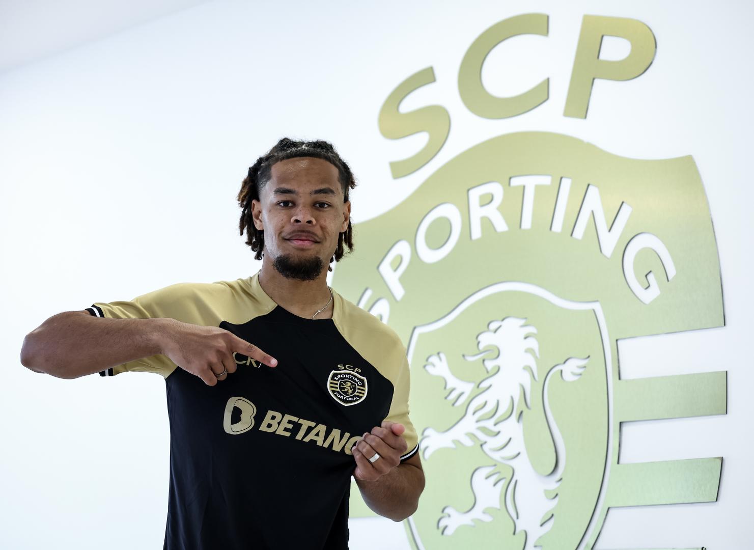 KOBA KOINDREDI s'est engagé jusqu'en 2028 avec le SPORTING CLUB PORTUGAL, avec une clause libératoire de 60 Millions d'euros. CREDIT VISUEL : SC PORTUGAL