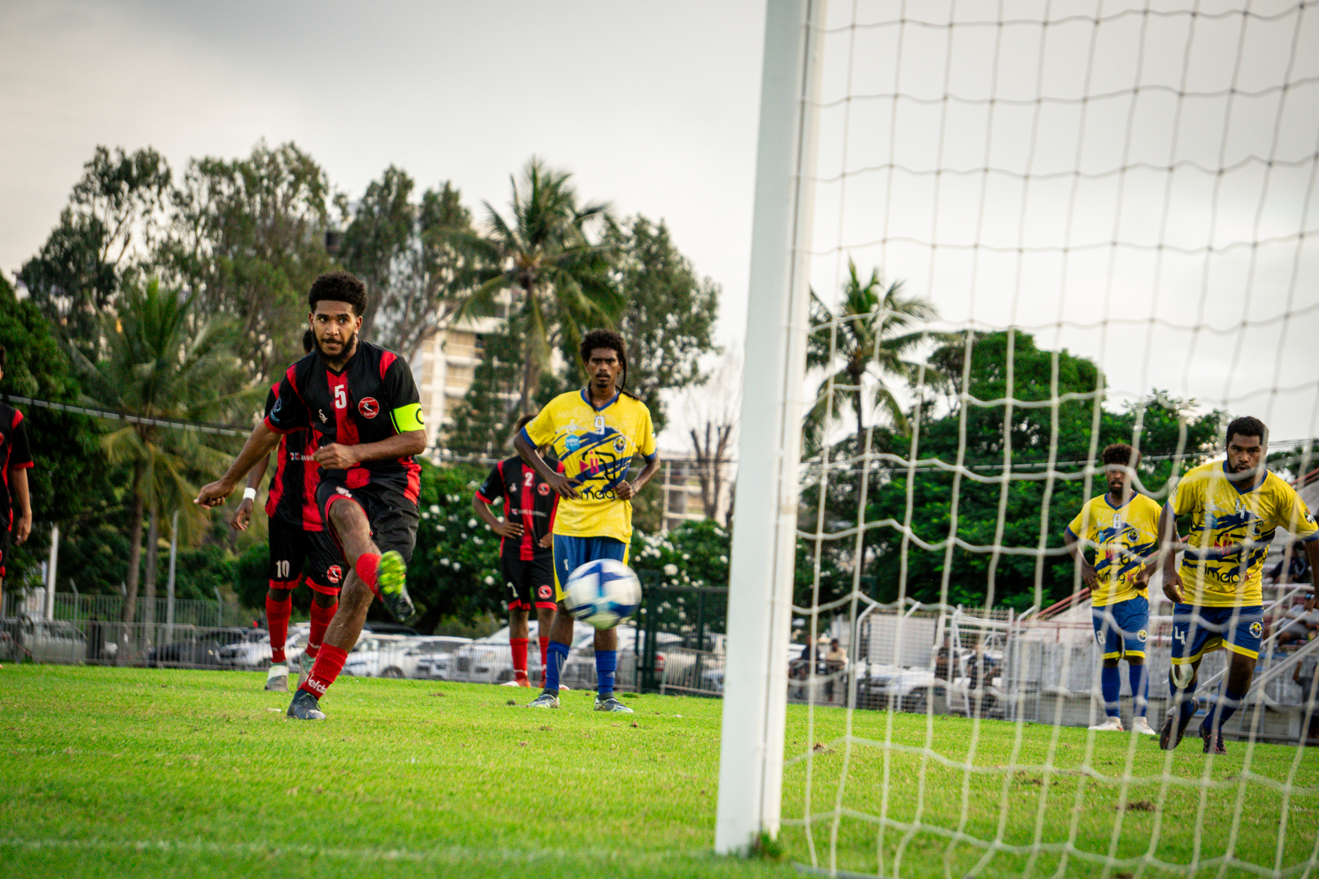 L'AS MONT-DORE aura fort à faire d'entrée face à la belle équipe de l'HORIZON SPORT PATHO. Crédit FCF via Noah WAWALAHA