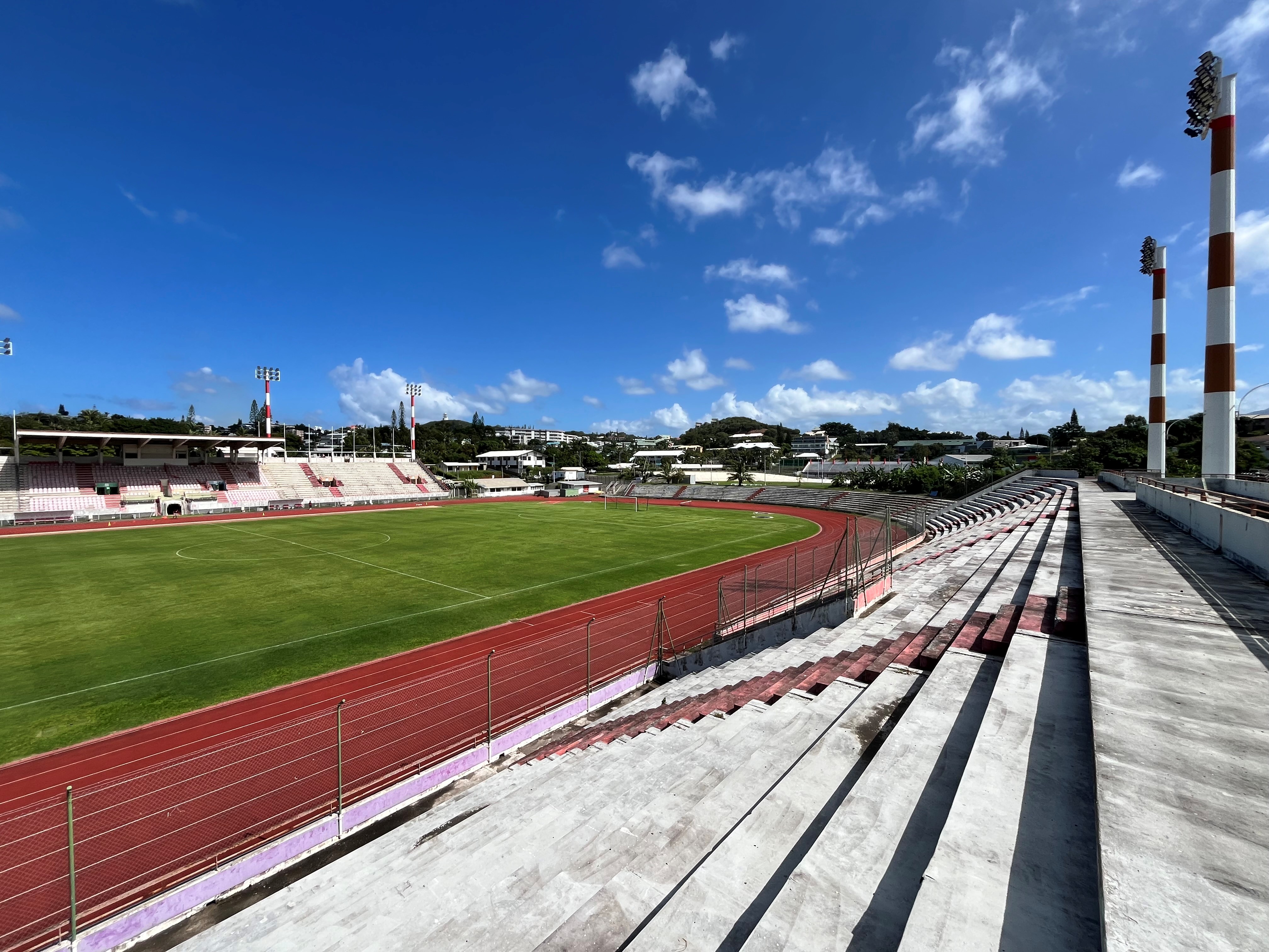 Le Stade Numa Daly sera totalement fermé en 2027. La Tribune Honneur sera quant à elle fermée dès 2026. Crédit FCF