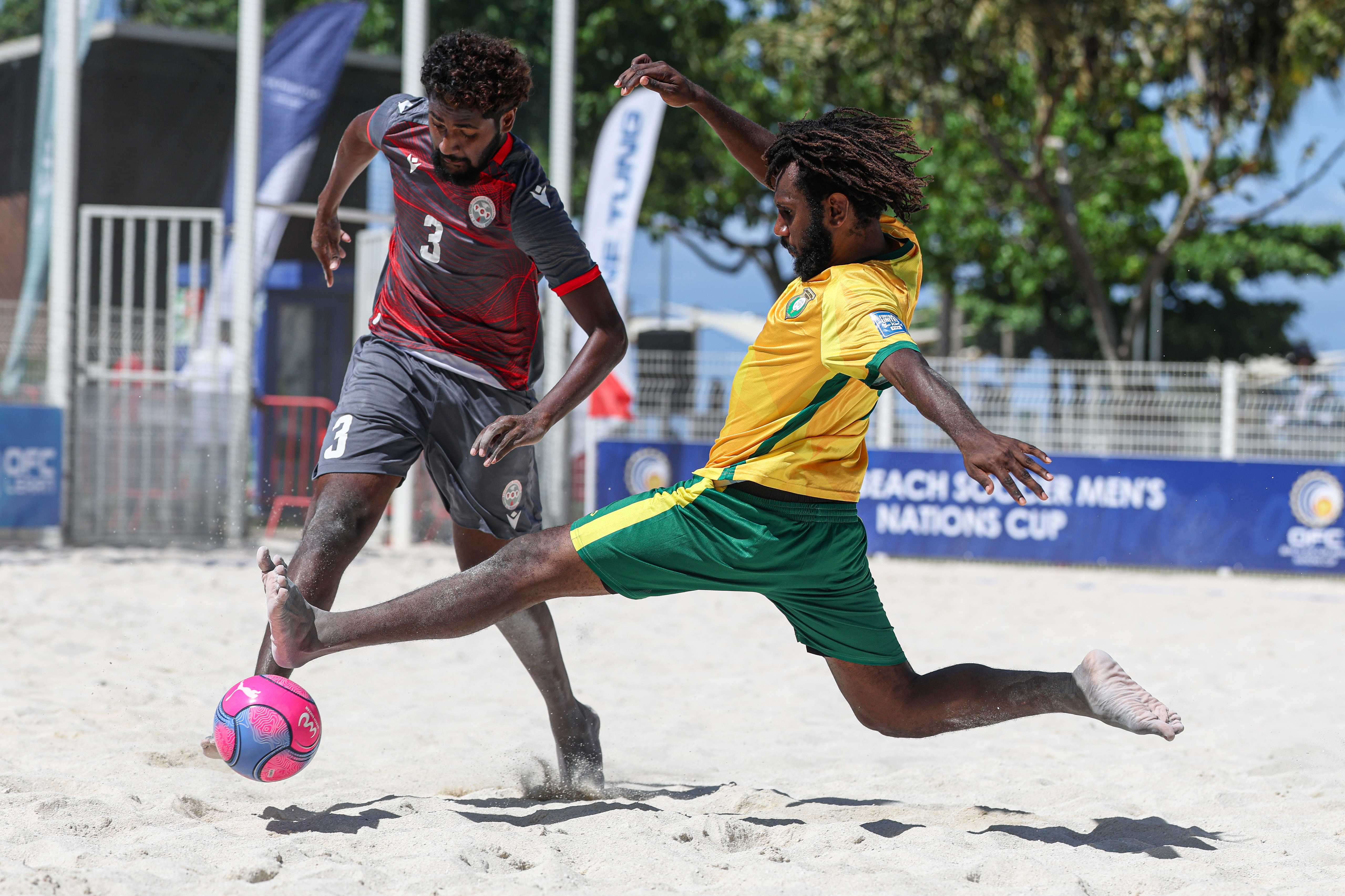 Les CAGOUS dominent les vanuatais (7-5) / Coupe des Nations BEACH SOCCER de l'OFC (Tahiti, du 22-31 octobre)